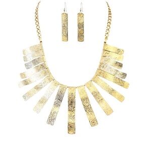 Textured Fan Metal Necklace